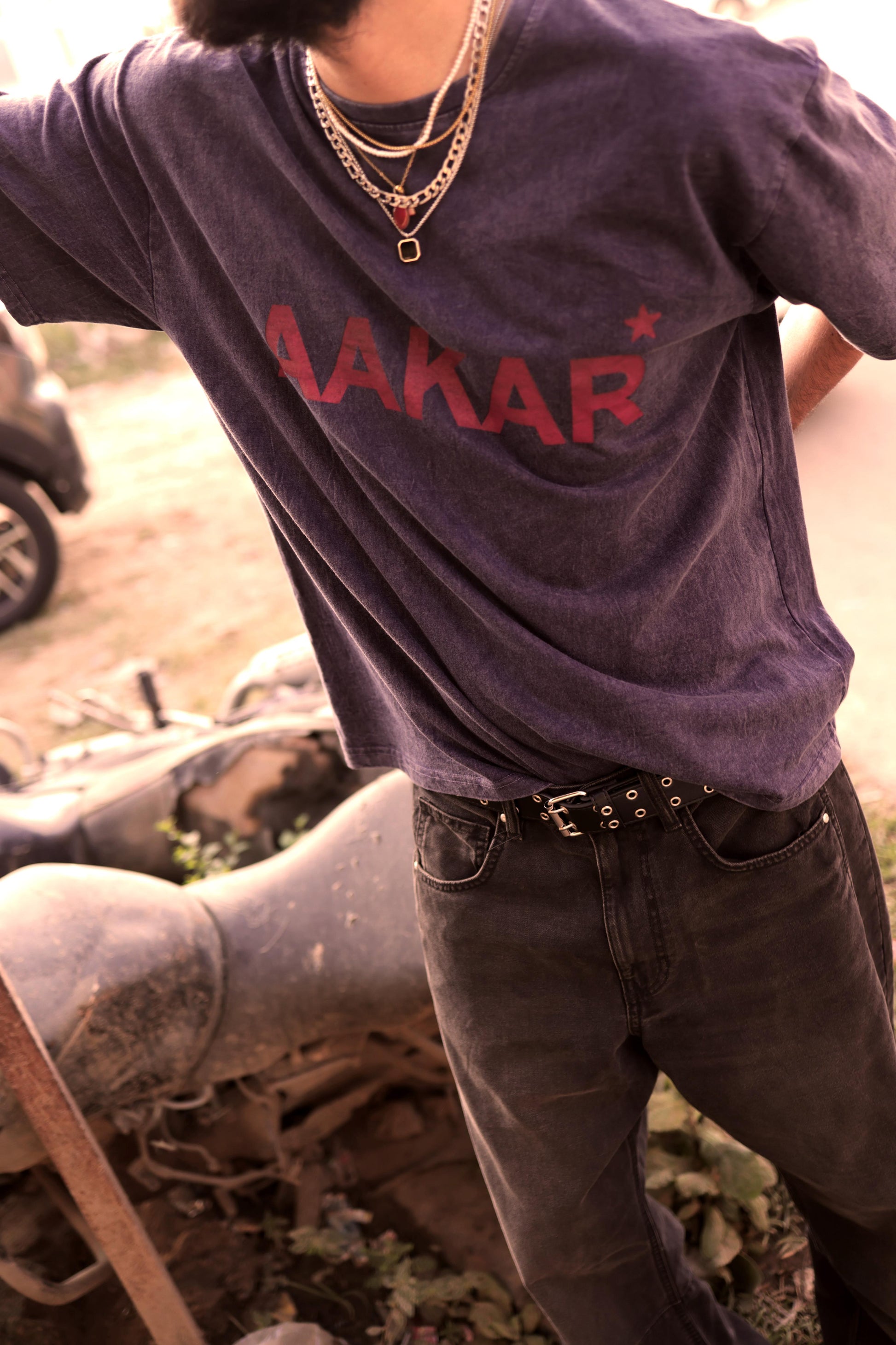 &#39;AAKAR TARO’ FADED BLUE TEESHIRT